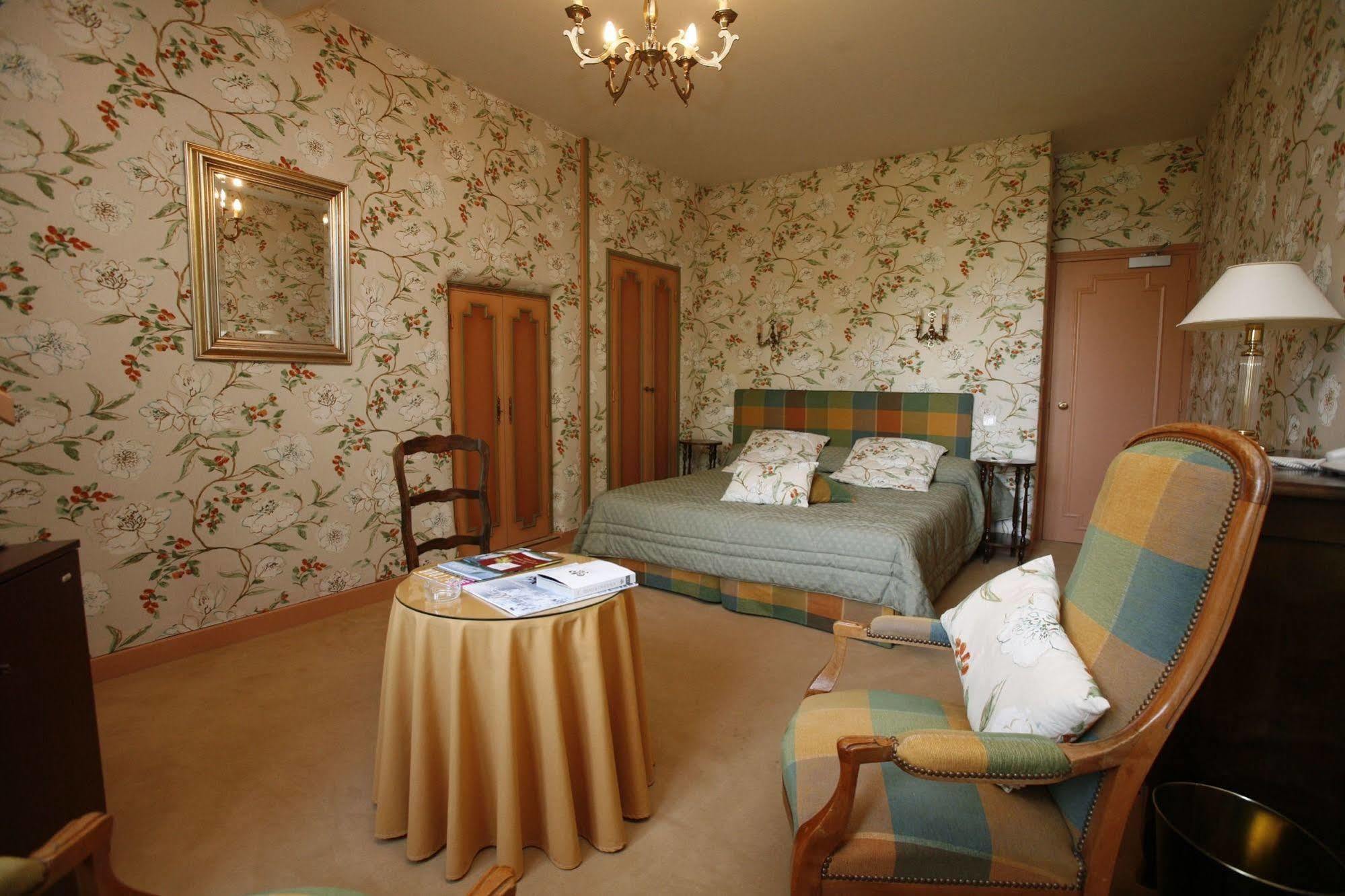 Hotel Chateau De Castel Novel - Les Collectionneurs Varetz Exteriér fotografie